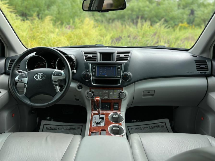 used 2013 Toyota Highlander car, priced at $13,987