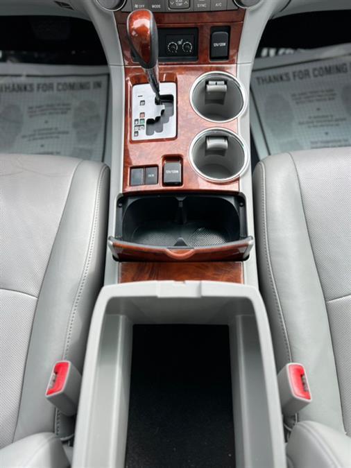 used 2013 Toyota Highlander car, priced at $13,987