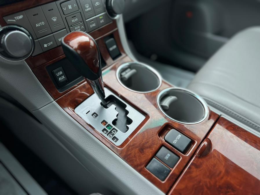 used 2013 Toyota Highlander car, priced at $13,987