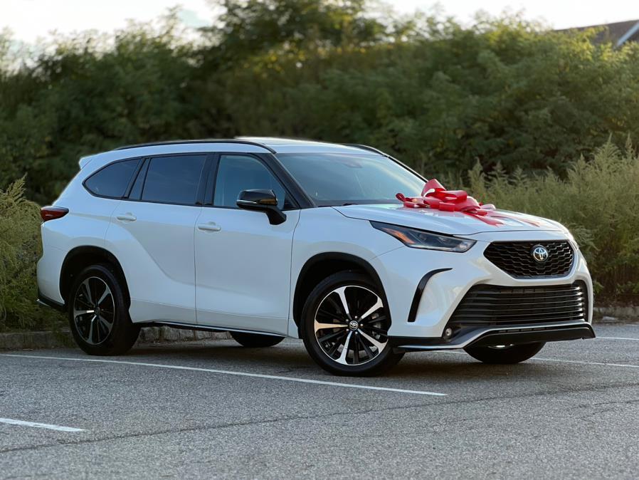 used 2021 Toyota Highlander car, priced at $31,487
