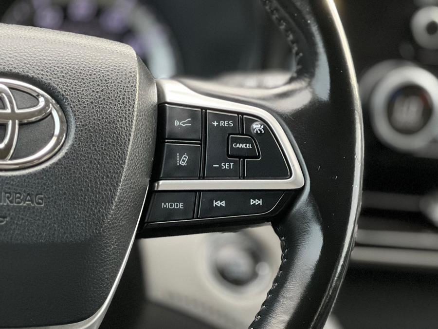 used 2022 Toyota Highlander car, priced at $26,487
