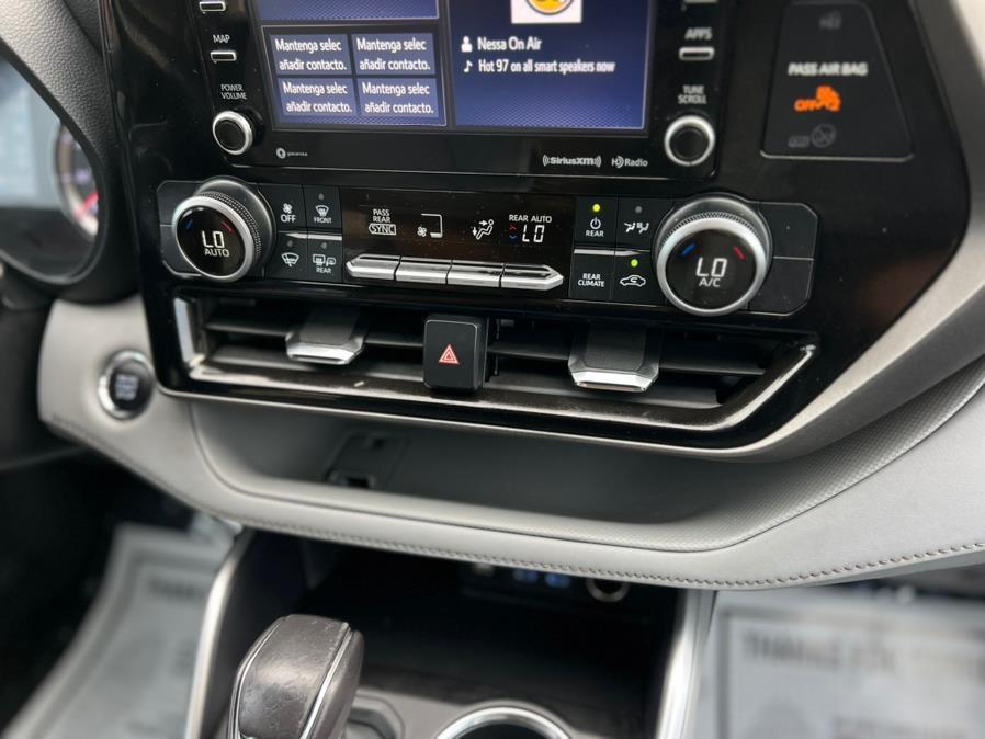 used 2022 Toyota Highlander car, priced at $26,487