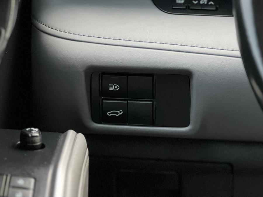 used 2022 Toyota Highlander car, priced at $26,487