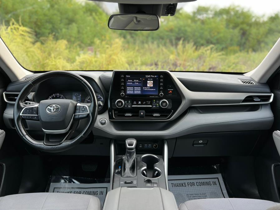 used 2022 Toyota Highlander car, priced at $26,487