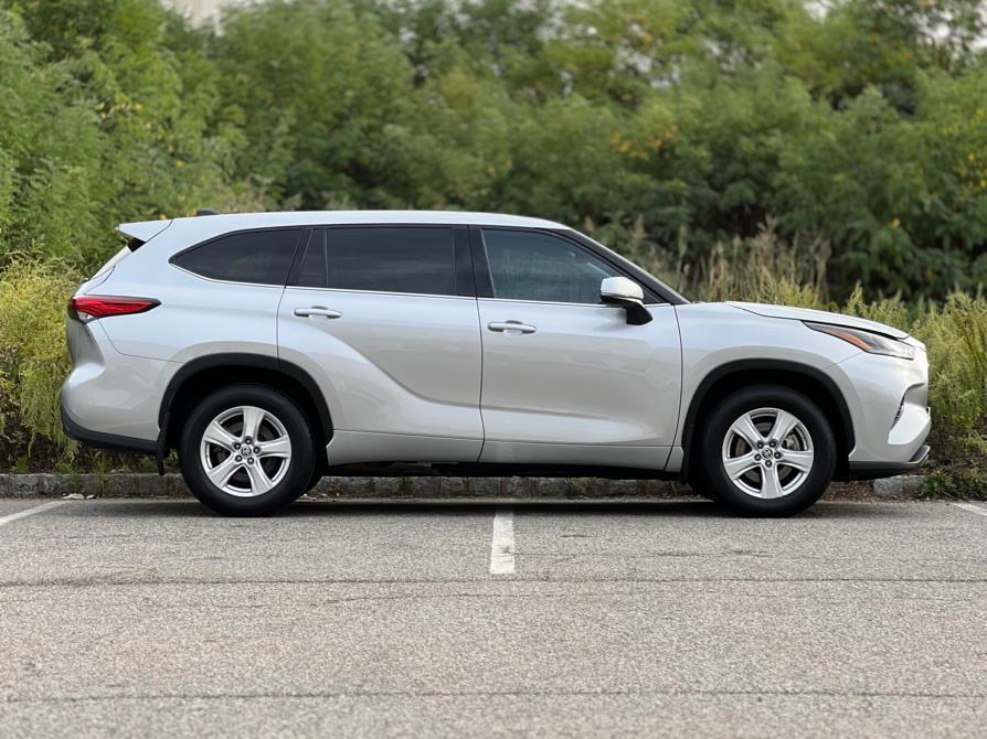 used 2022 Toyota Highlander car, priced at $26,487