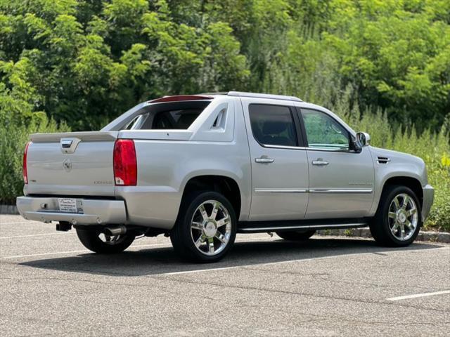 used 2011 Cadillac Escalade EXT car, priced at $16,987