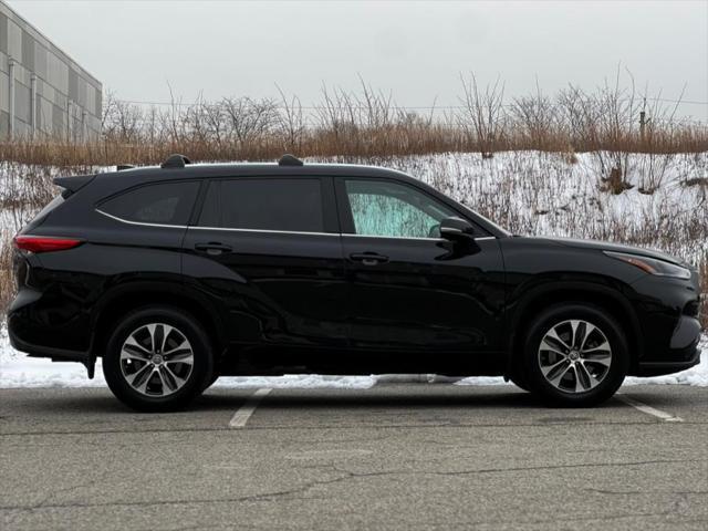 used 2021 Toyota Highlander car, priced at $26,427