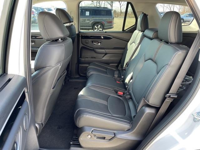 new 2025 Honda Pilot car, priced at $49,405