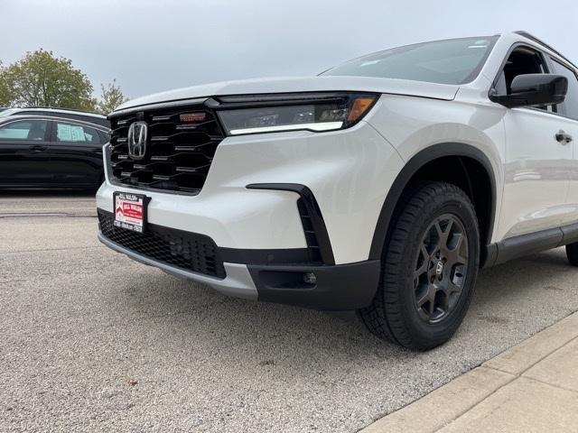 new 2025 Honda Pilot car, priced at $51,350