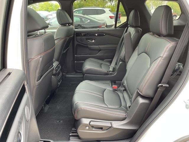 new 2025 Honda Pilot car, priced at $51,350