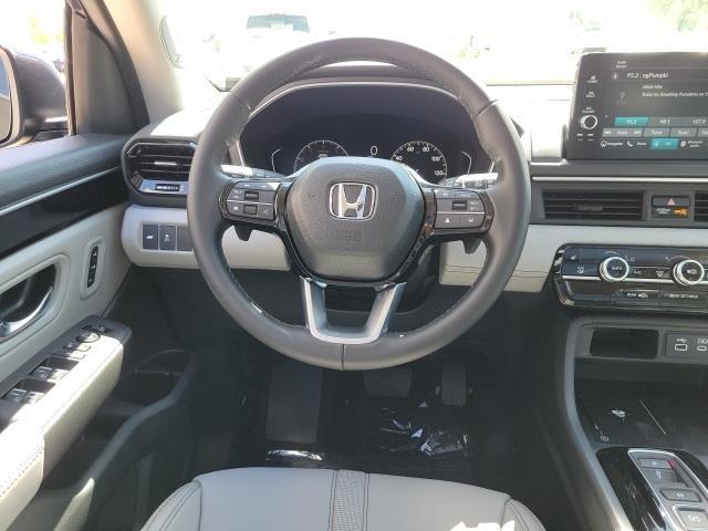 new 2025 Honda Pilot car, priced at $51,050