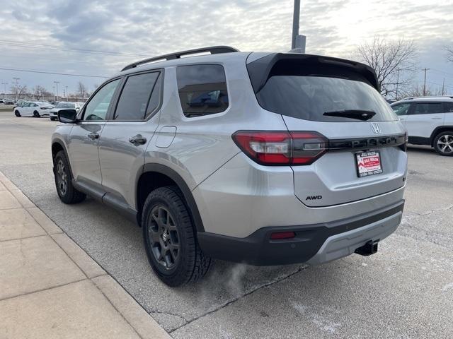 new 2025 Honda Pilot car, priced at $50,795