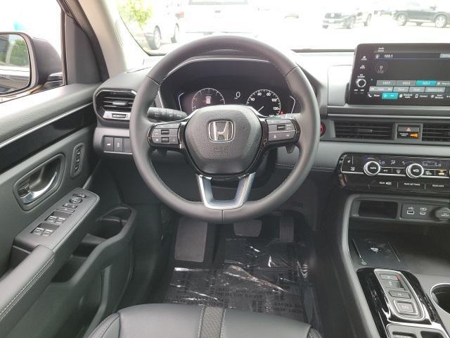 new 2025 Honda Pilot car, priced at $46,695