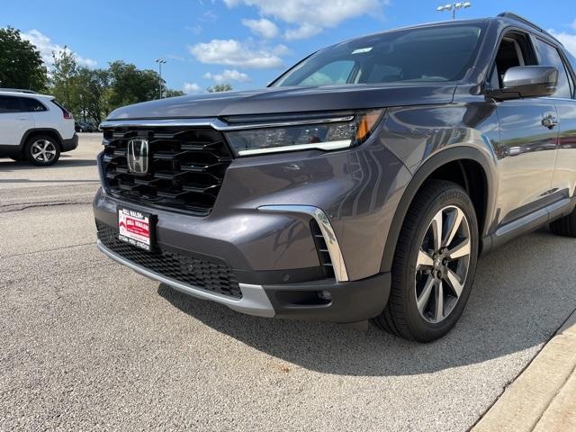 new 2025 Honda Pilot car, priced at $50,695