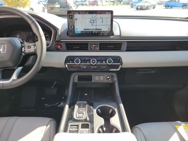 new 2025 Honda Pilot car, priced at $51,095