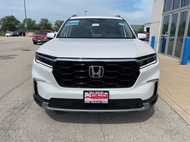 new 2025 Honda Pilot car, priced at $54,985