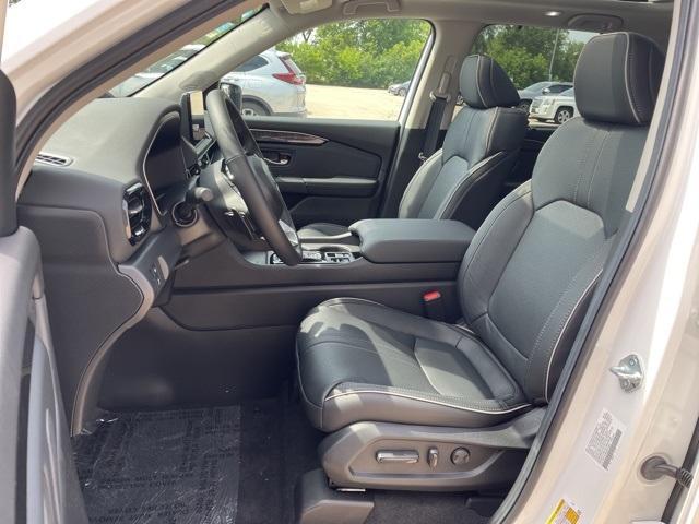 new 2025 Honda Pilot car, priced at $54,985
