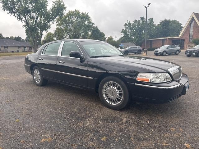 used 2010 Lincoln Town Car car, priced at $15,995