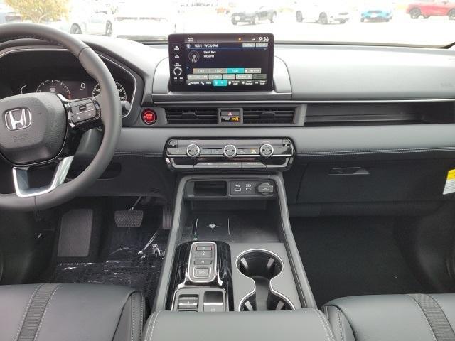 new 2025 Honda Pilot car, priced at $51,550