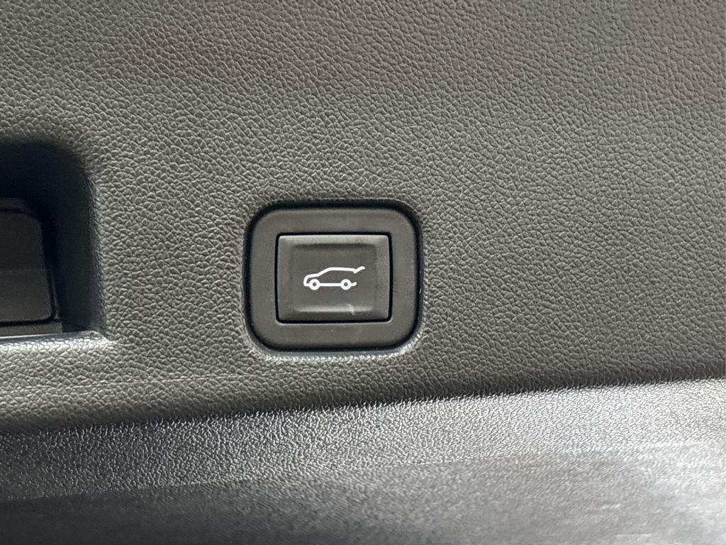 used 2024 Chevrolet Traverse car, priced at $43,777