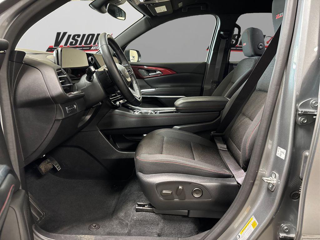 used 2024 Chevrolet Traverse car, priced at $43,777