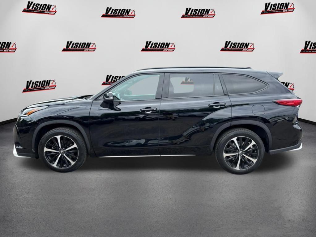 used 2021 Toyota Highlander car, priced at $34,816