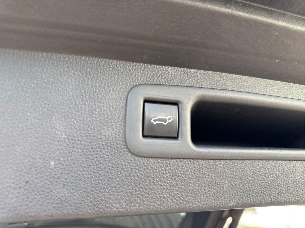 used 2020 Toyota Highlander car, priced at $31,990