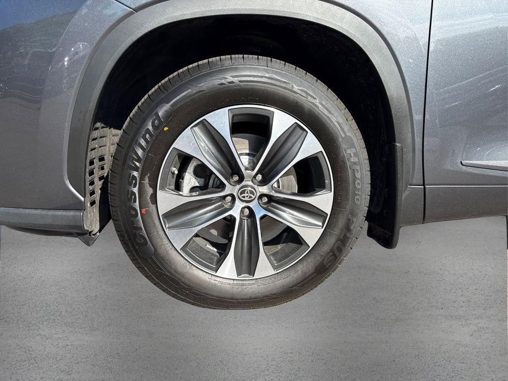 used 2020 Toyota Highlander car, priced at $31,990