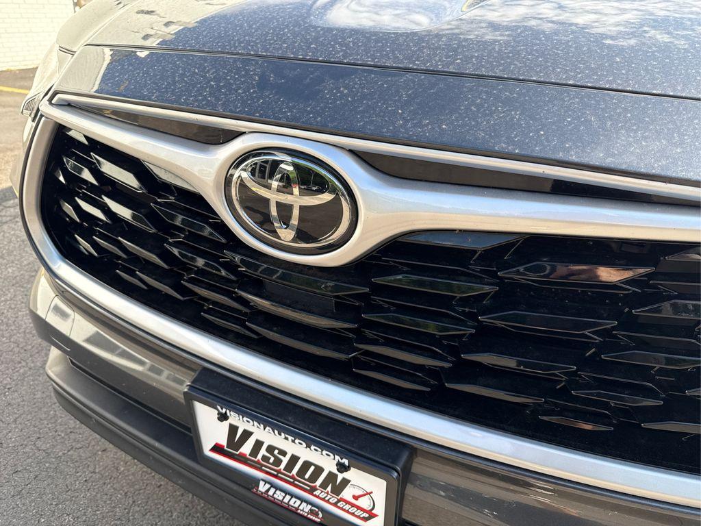 used 2020 Toyota Highlander car, priced at $31,990