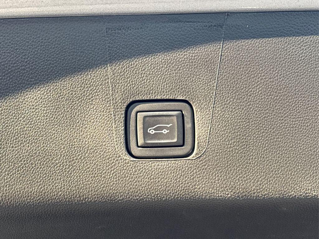 used 2023 Chevrolet Traverse car, priced at $29,367