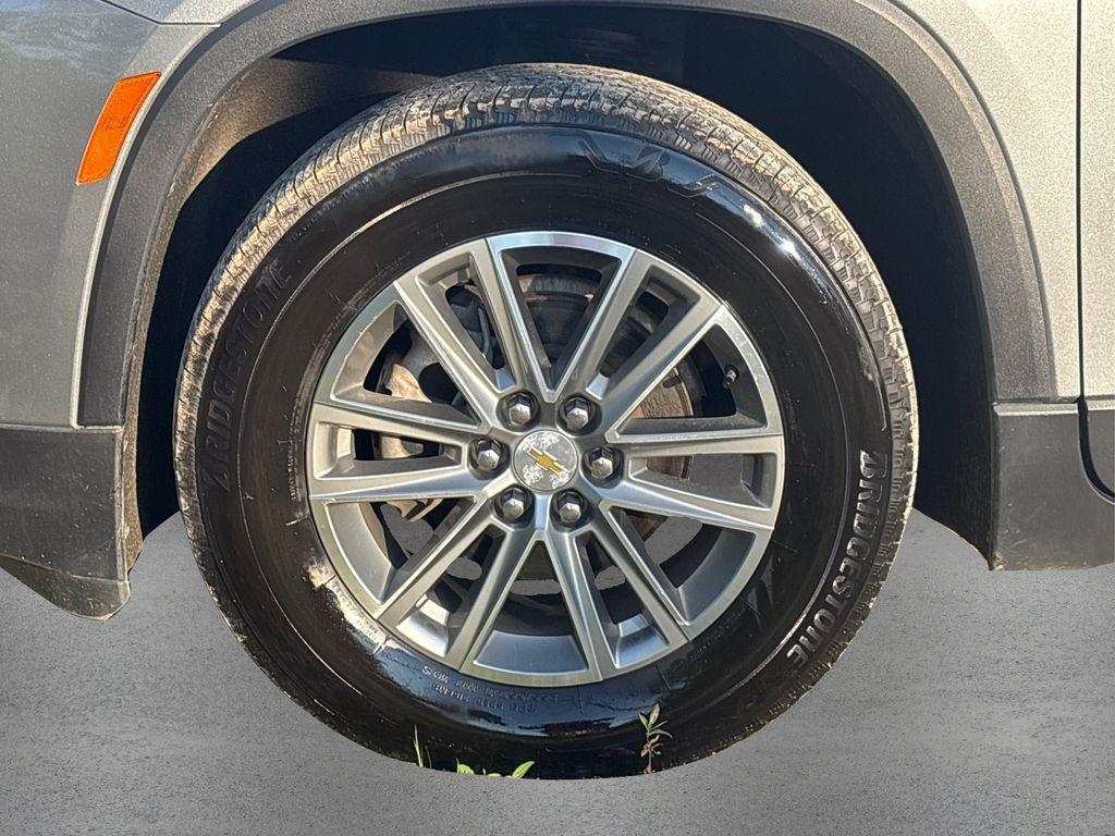 used 2023 Chevrolet Traverse car, priced at $29,367