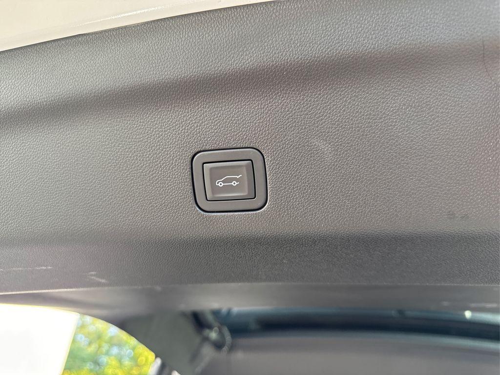used 2025 GMC Yukon XL car, priced at $87,990