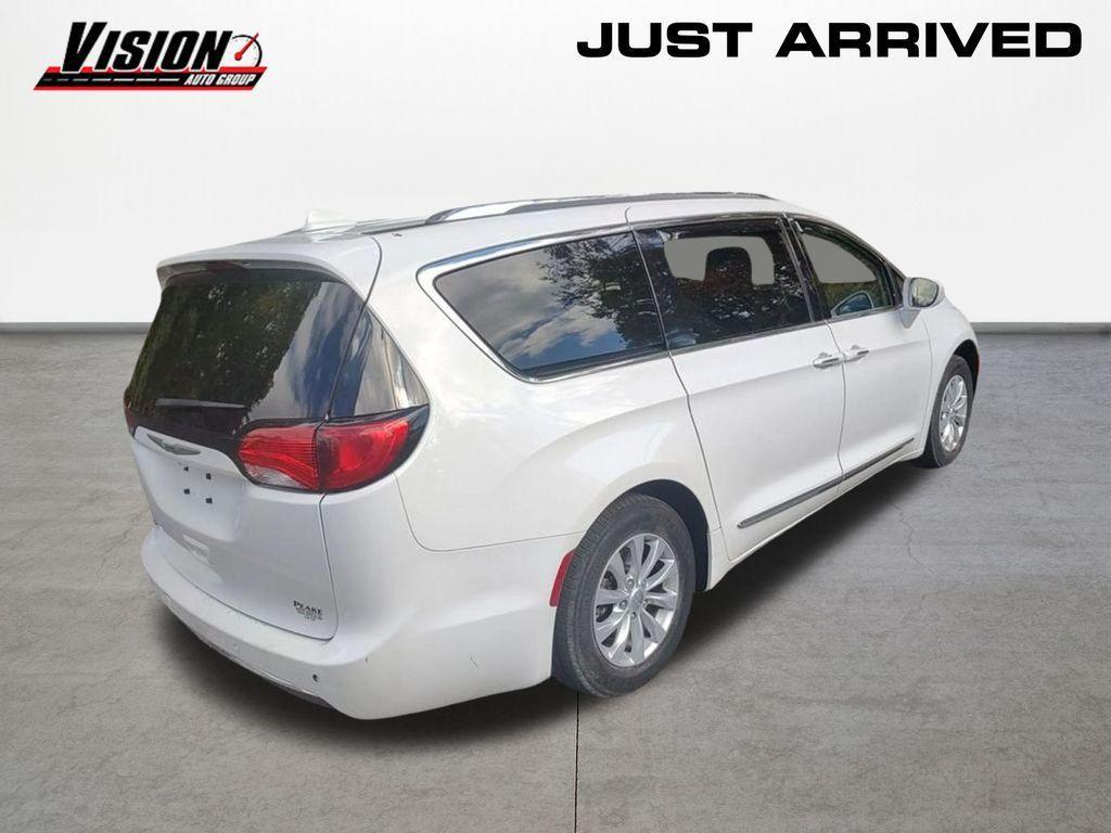 used 2018 Chrysler Pacifica car