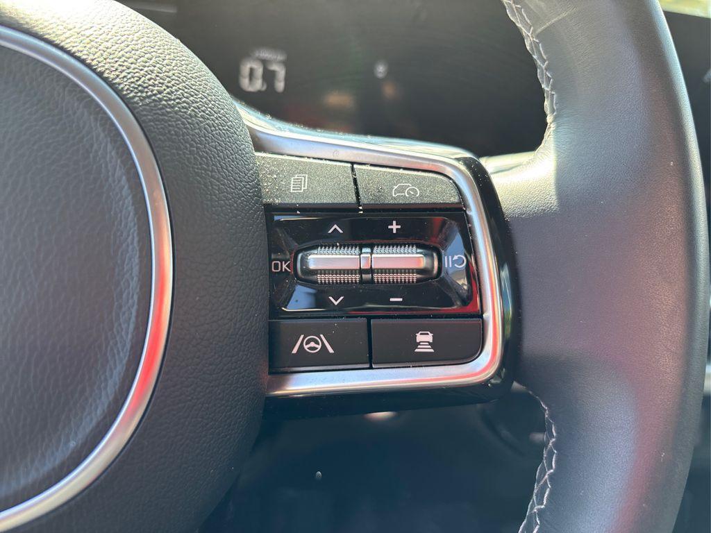 used 2025 Kia Sorento car, priced at $32,405