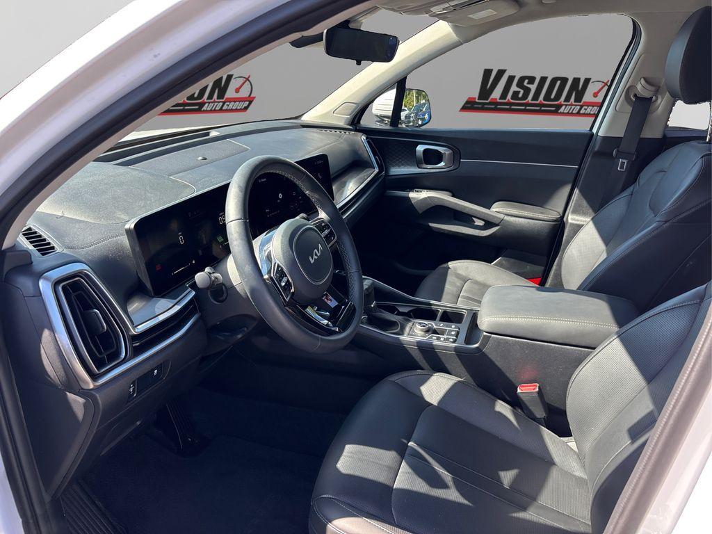used 2025 Kia Sorento car, priced at $33,988