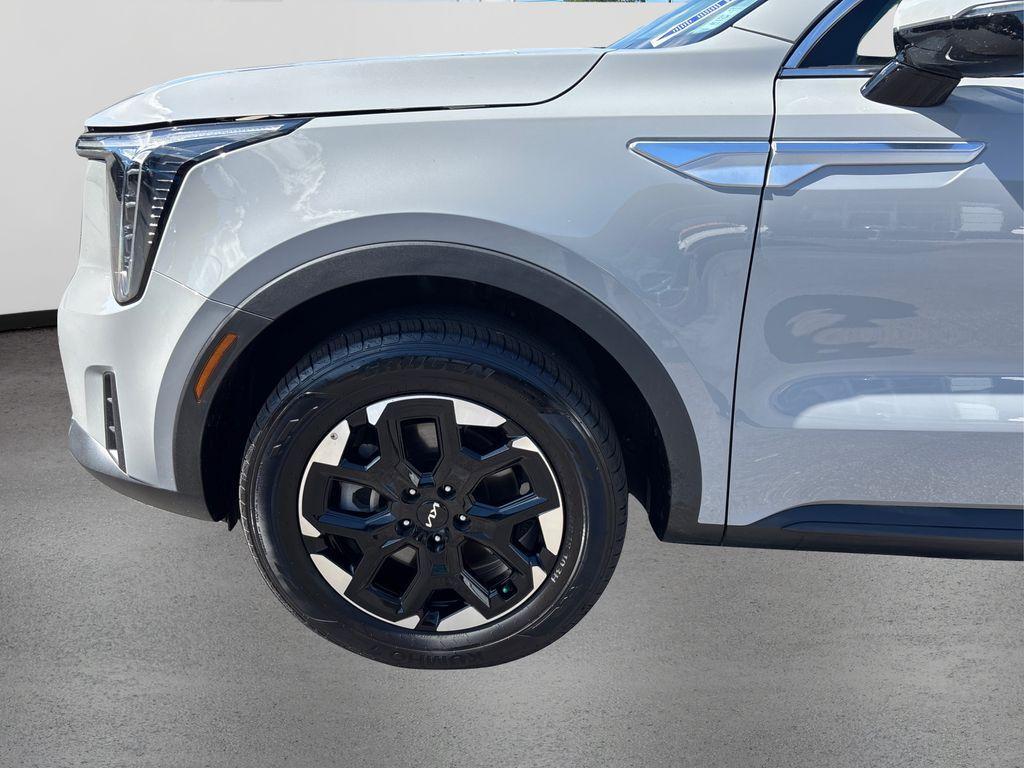 used 2025 Kia Sorento car, priced at $33,487