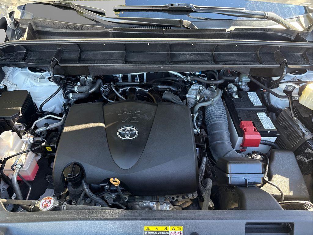 used 2022 Toyota Highlander car, priced at $32,700