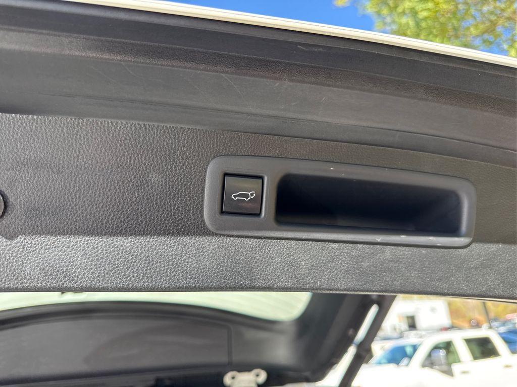 used 2022 Toyota Highlander car, priced at $32,700