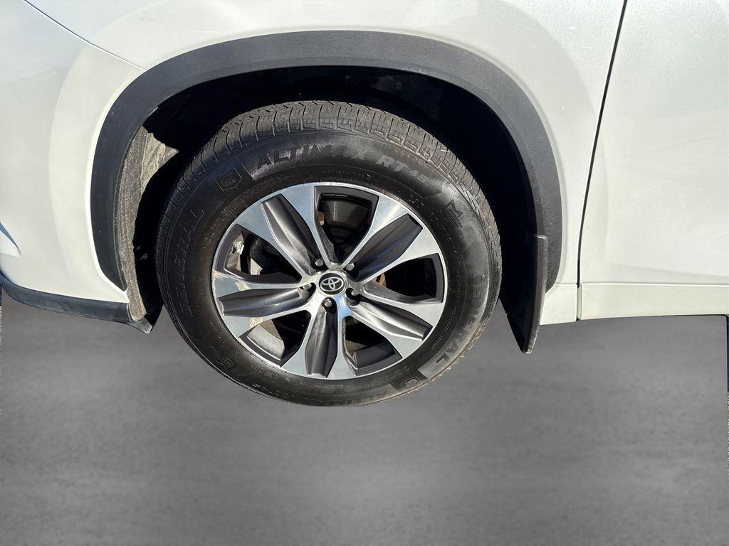 used 2022 Toyota Highlander car, priced at $32,700