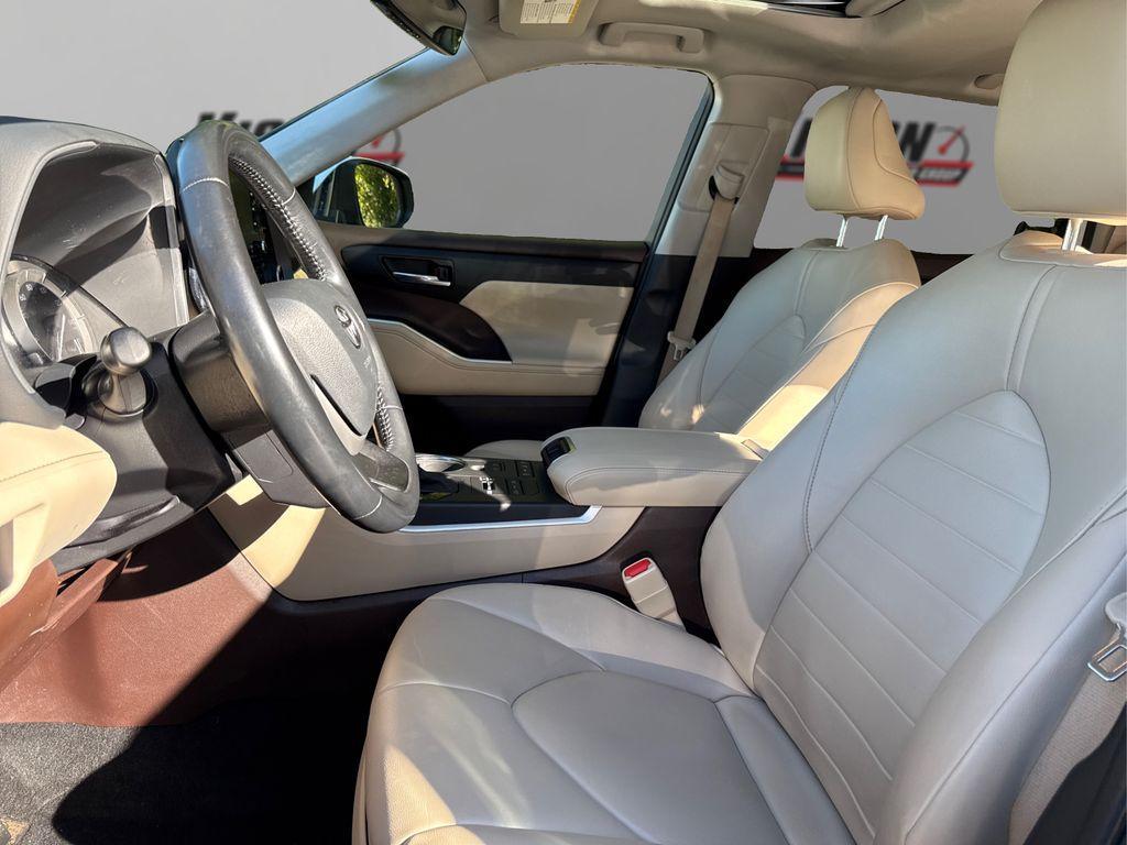 used 2022 Toyota Highlander car, priced at $32,700