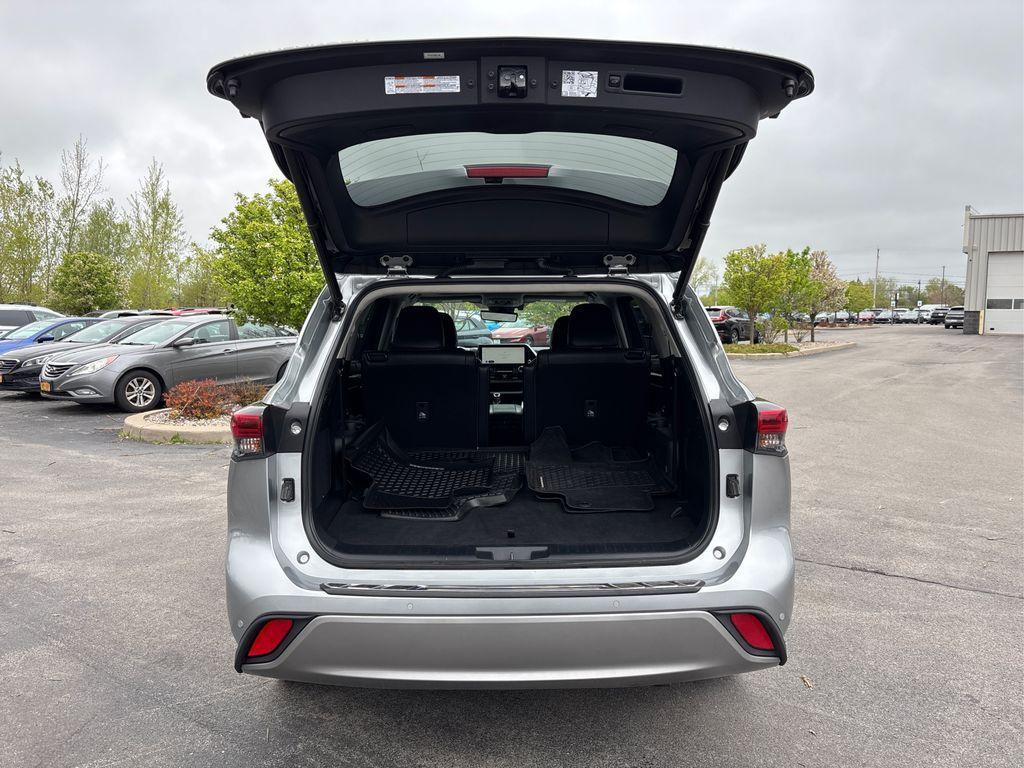 used 2023 Toyota Highlander Hybrid car, priced at $49,922