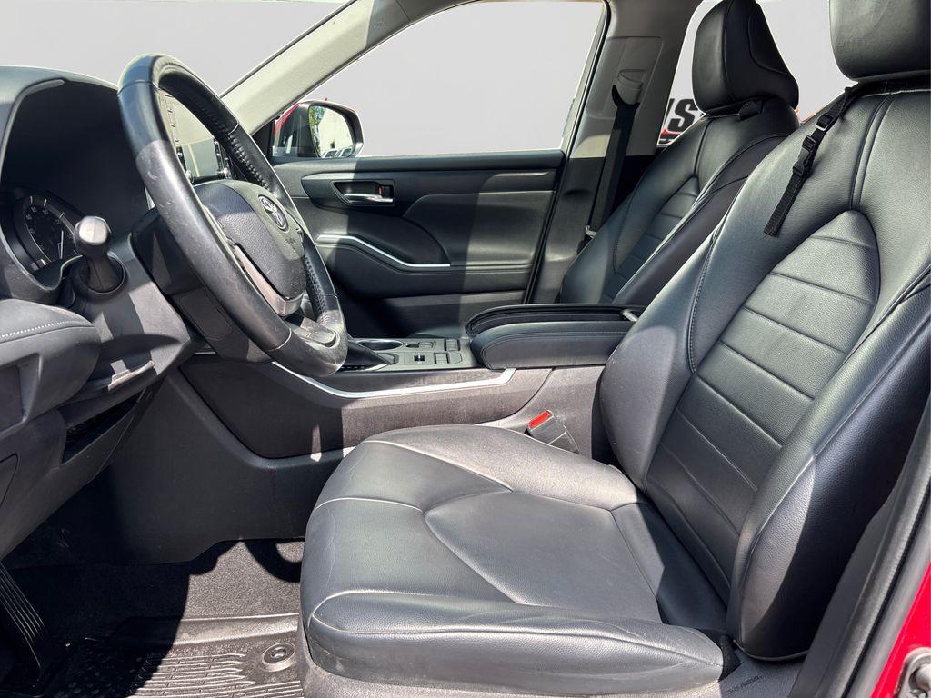 used 2022 Toyota Highlander car, priced at $36,239