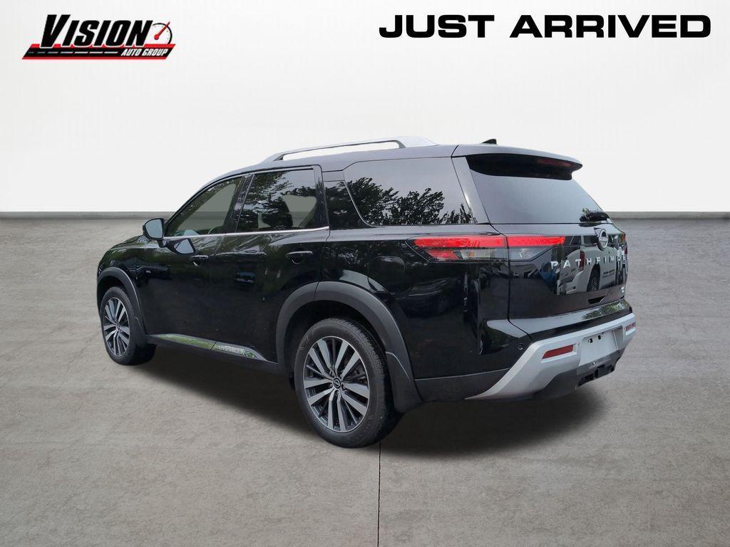 used 2022 Nissan Pathfinder car, priced at $39,914