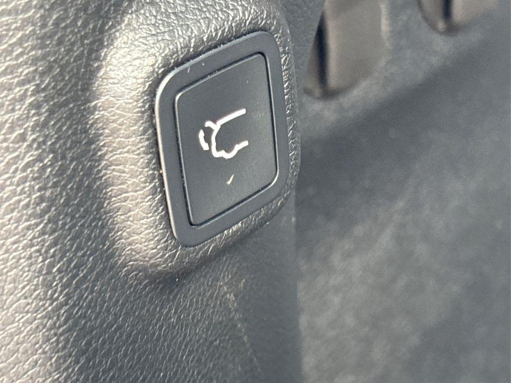 used 2020 Jeep Cherokee car, priced at $20,839
