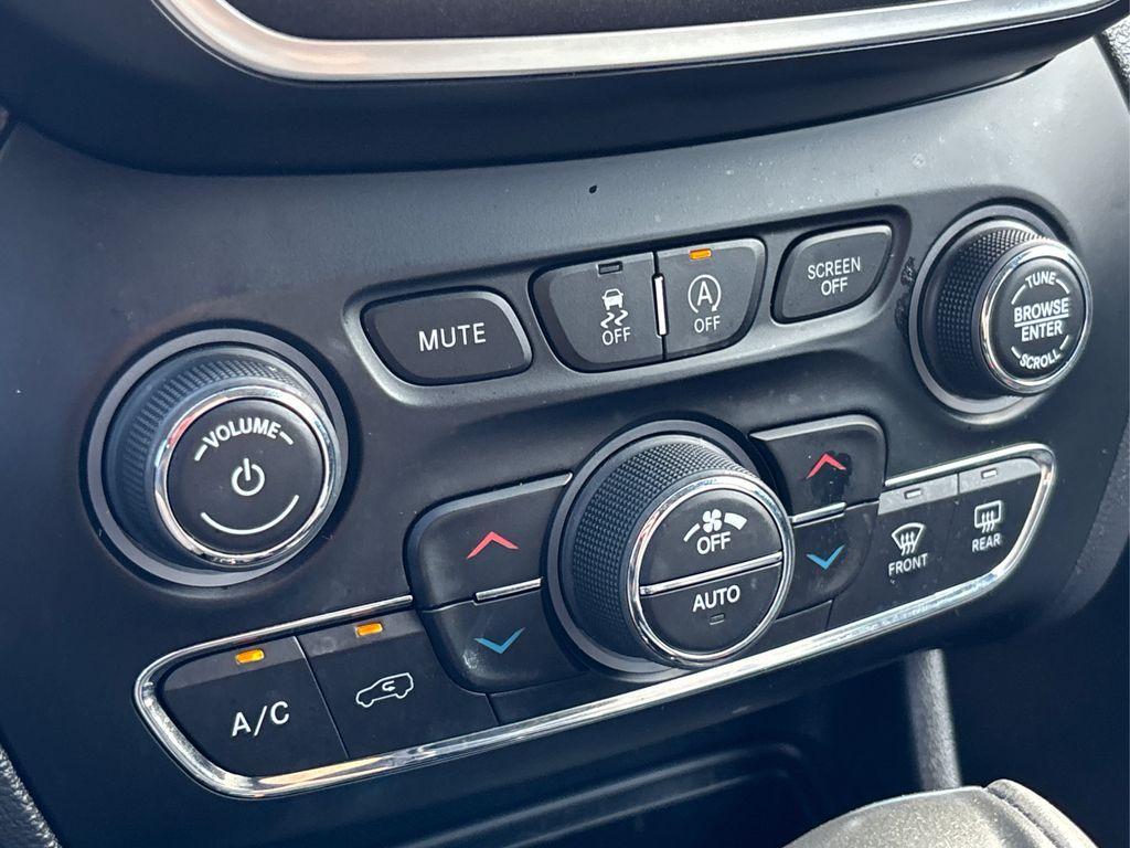 used 2020 Jeep Cherokee car, priced at $20,839