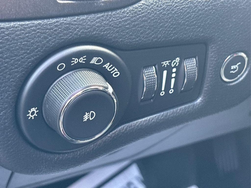 used 2020 Jeep Cherokee car, priced at $20,839