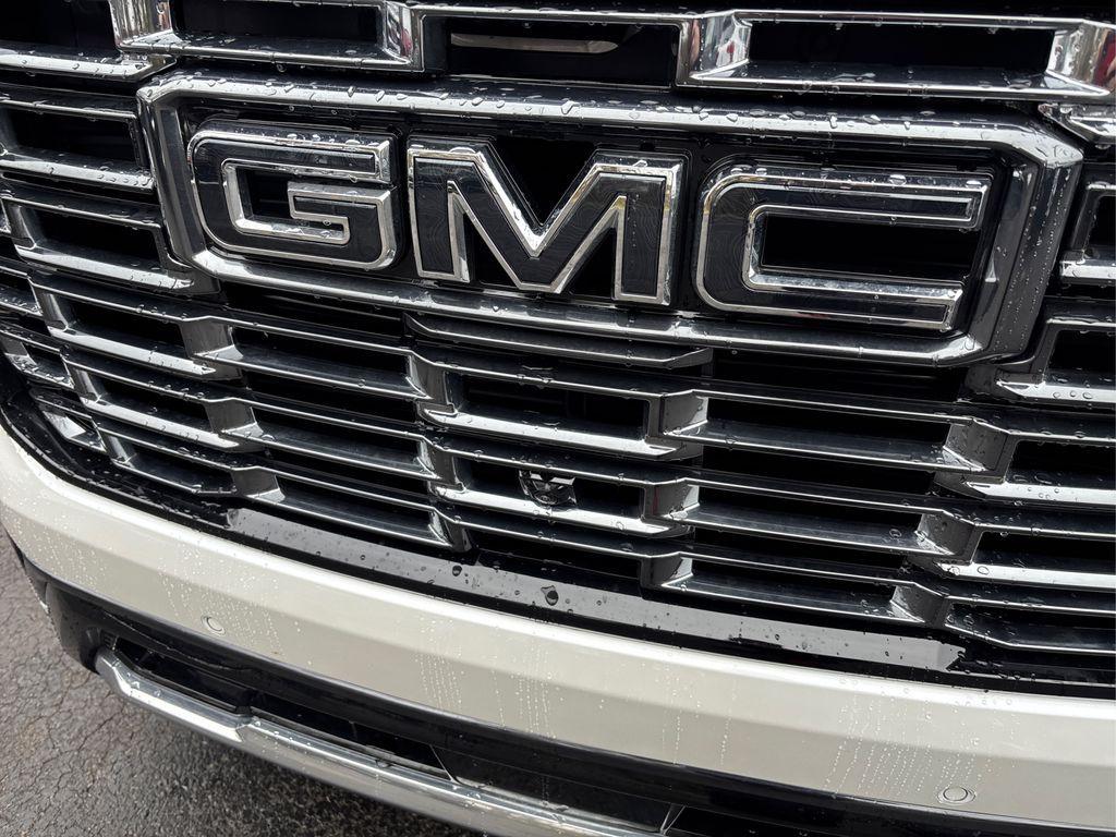 used 2025 GMC Yukon car, priced at $104,902