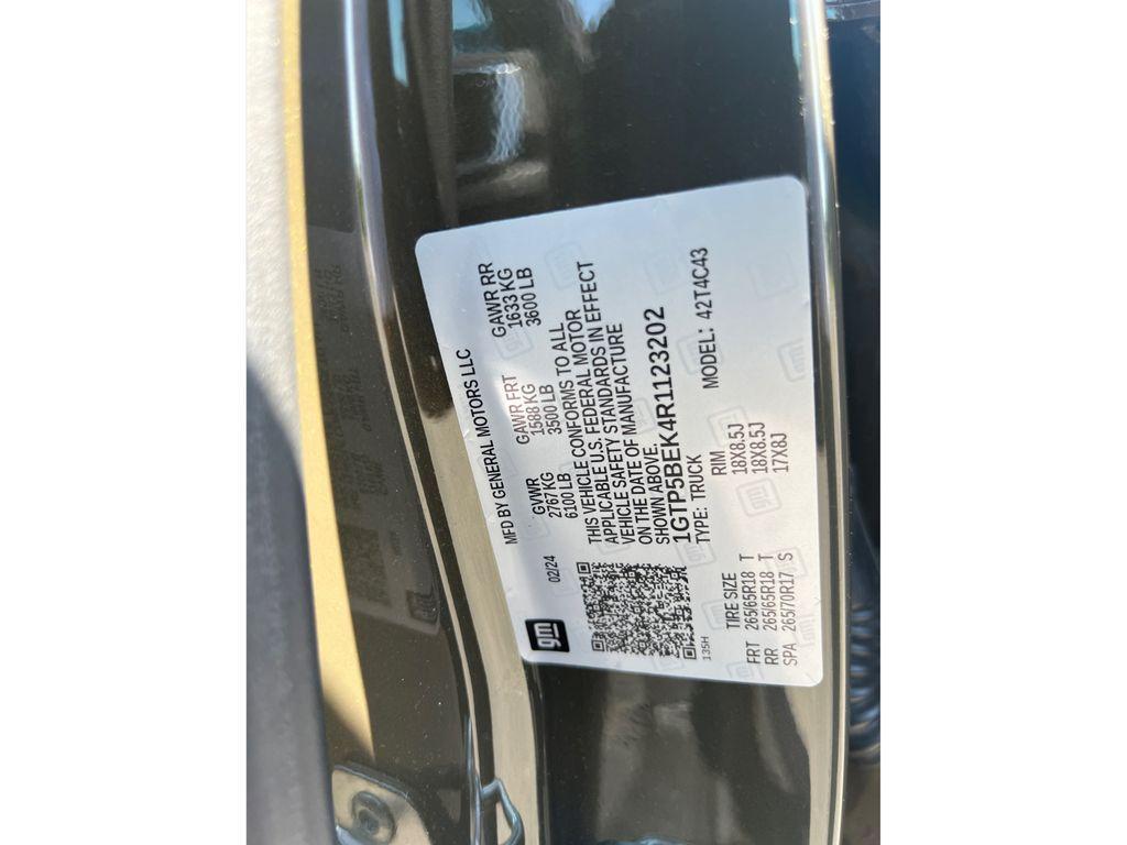used 2024 GMC Canyon car, priced at $35,990