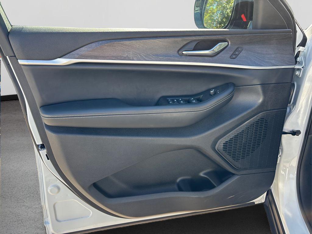 used 2025 Jeep Grand Cherokee L car, priced at $42,673