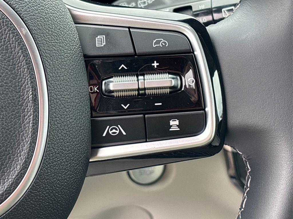 used 2025 Kia Sorento car, priced at $33,322